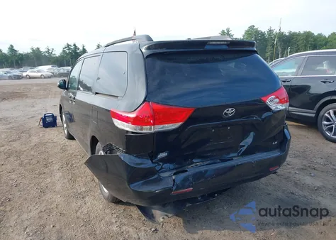2011 Toyota Sienna Le V6 z USA, uszkodzony, nr VIN 5TDKK3DC0BS164213